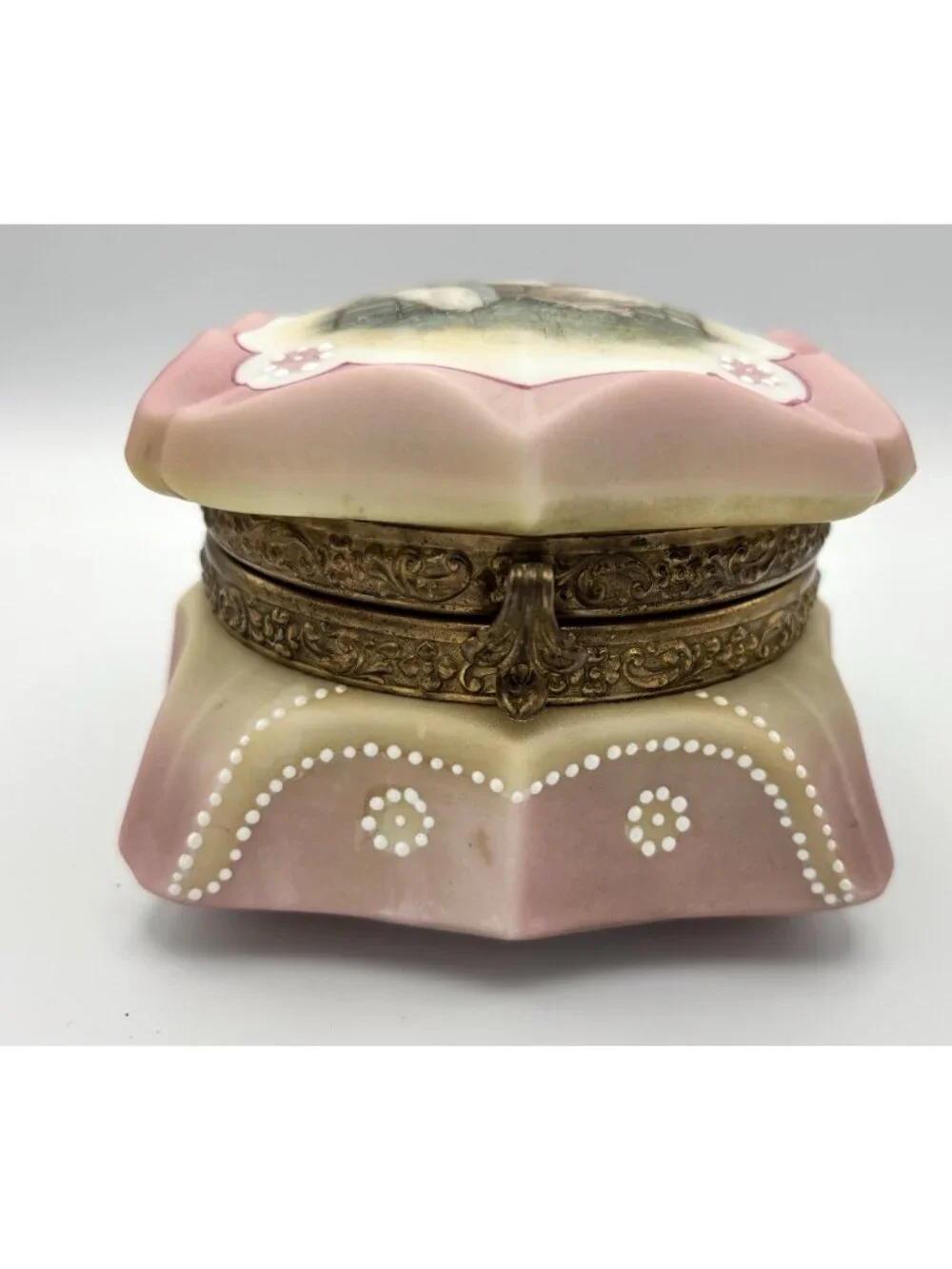 Nakara-C.F. Monroe, Burmese Color-Kate Greenaway Dresser Box 4" - Picture 3 of 10